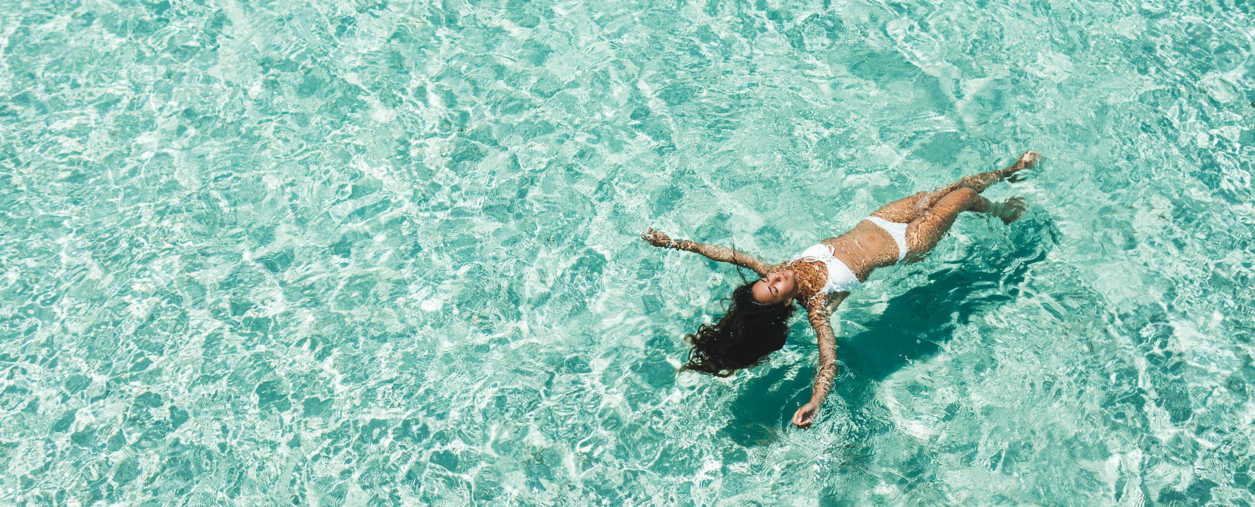 Privézwembad bij villa voor vrienden op Ibiza