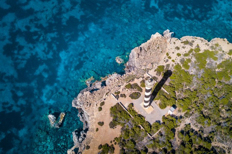 Exclusieve huizen en villa's te koop vlakbij het strand in het noorden van Ibiza