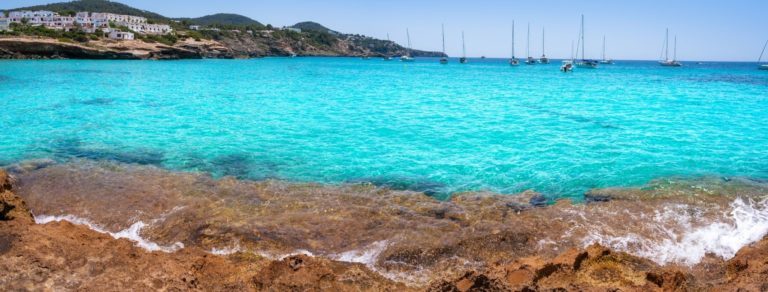 Wonen op Ibiza: Leven in Cala Tarida