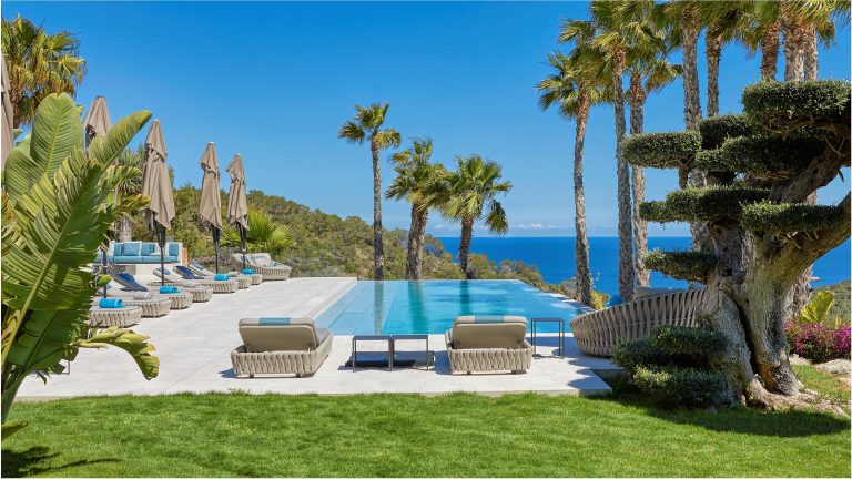 Neem een kijkje bij enkele van de meest spectaculaire vakantie villa's te huur in Ibiza