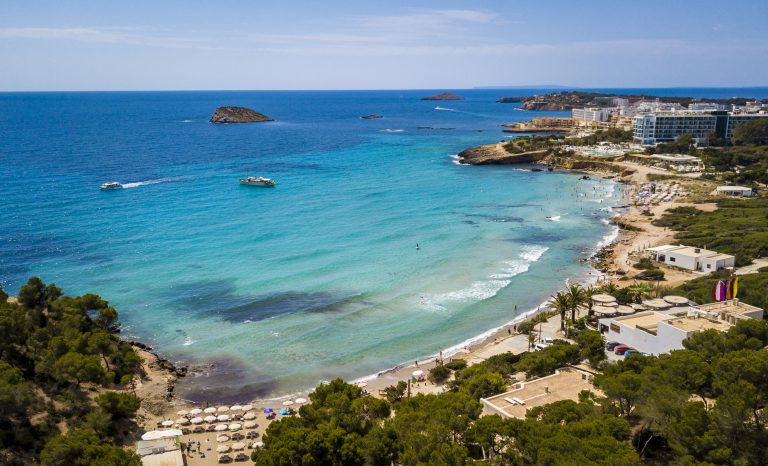 Exclusieve huizen en villa's te koop bij de populairste stranden in het zuiden van Ibiza